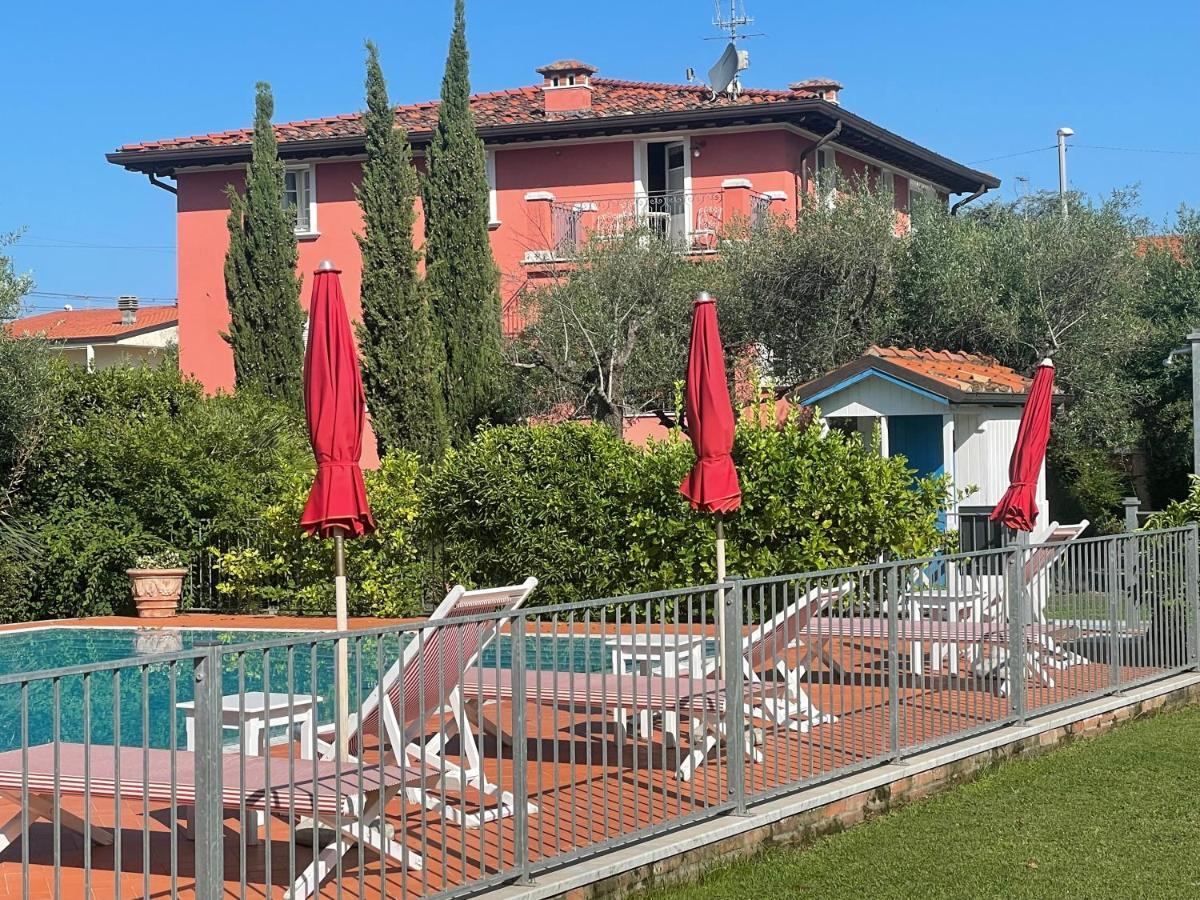 In Versilia Seravezza Bagian luar foto